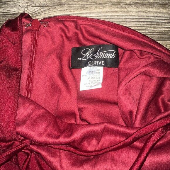 La Femme Red Strappy High Neck Slit Formal Gown Size 00. NWOT. D - Picture 13 of 13